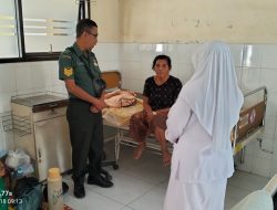 Babinsa Bondowoso Jadi Penolong Warga Sakit, TNI Antar Pasien ke Puskesmas