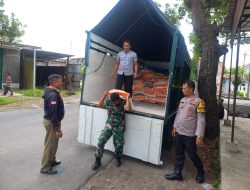 Babinsa Kawal Ketat Pembagian Pupuk Gratis, Petani Tembakau Sumringah