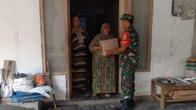 Babinsa Bantu Janda Tua di Tenggarang,Sosok yang Selalu Hadir Saat Kami Butuh