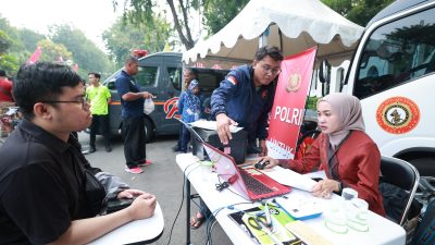 Ratusan Warga Manfaatkan Layanan Kesehatan Gratis Polda Jatim di CFD Hari Bhayangkara ke -79