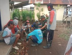Babinsa di Bondowoso Ikut Gotong Royong Bangun Rumah Warga,TNI Sahabat Kami
