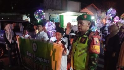 PAWAI LAMPION MUHARRAM DI PUJER MERIAH,BABINSA DI GARIS DEPAN PENGAMANAN