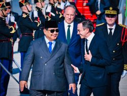 Presiden Republik Indonesia Prabowo Subianto Disambut Perdana Menteri Paris