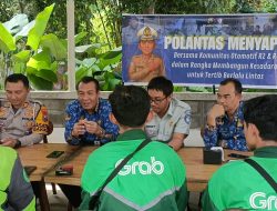 Polantas Menyapa : Polres Bondowoso Beri Edukasi Komunitas Ojol di Operasi Patuh Semeru 2025