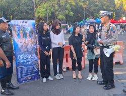 Satlantas Polres Bondowoso Sapa Masyarakat di Car Free Day, Sosialisasikan Tertib Lalu Lintas dalam Rangka Operasi Patuh Semeru 2025