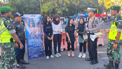 Satlantas Polres Bondowoso Sapa Masyarakat di Car Free Day, Sosialisasikan Tertib Lalu Lintas dalam Rangka Operasi Patuh Semeru 2025