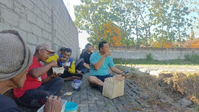 Humanis dan Peduli, Wakapolres Bondowoso Kompol I Gede Suartika Sambangi Warga dan Dengarkan Suara Masyarakat