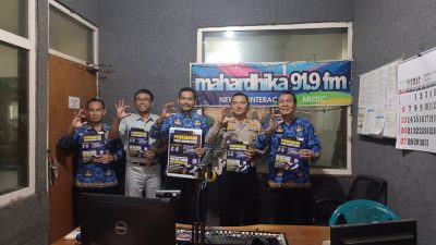 Gencarkan Operasi Patuh Semeru 2025, Satlantas Polres Bondowoso Gelar Dialog Interaktif di Radio Mahardika