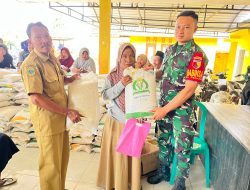 Babinsa 0822 Dampingi Penyaluran 3,8 Ton Beras Bantuan Badan Pangan Nasional di Desa Penang