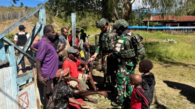 TNI Sambangi Kampung Wanbakon, Siapkan Semarak HUT RI ke-80 Bersama Warga
