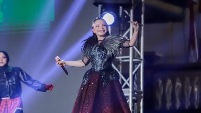 Spektakuler, Jember Fashion Carnival Artwear 2025 Aksi Rossa dan Firework Jepang Guncang Panggung