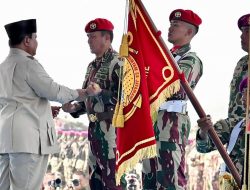 Presiden Prabowo Subianto bertindak selaku inspektur upacara