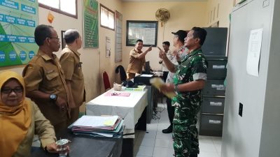 HUT RI ke-80, Babinsa Kelurahan Badean Beri Warna dalam Penilaian Lomba Kebersihan