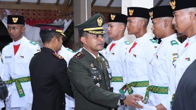 Hadir Dalam Pengukuhan Paskibraka Bondowoso, Dandim 0822 Sampaikan  Jadilah Generasi Muda Yang Berkarakter