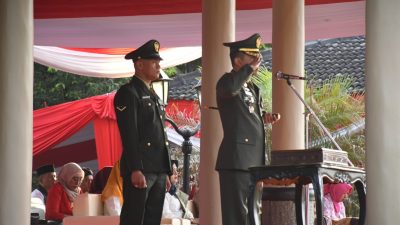 Dandim 0822 Pimpin Upacara Penurunan Bendera HUT ke-80 RI di Bondowoso