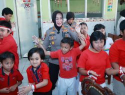 Sambut Hari Jadi ke -77 Polwan Polda Jatim Gelar Bakti Kesehatan di Yayasan Pendidikan Autis Mutiara Hati