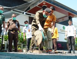 Kejari Musnahkan Barang Bukti Inkracht, Bupati Apresiasi Kinerja APH