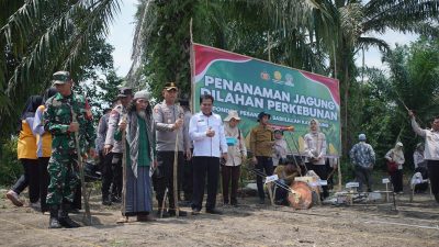 Penanaman Jagung Kuartal III Polres OKI di Pondok Pesantren Sabiilillah Kayuagung