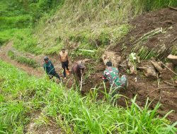 Kerja Nyata Babinsa: Jalan Bersih, Hati Warga Senang