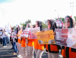 Massa Aksi Buruh di Jatim Berjalan Tertib, Polresta Sidoarjo Kawal Hingga Batas Kota Surabaya