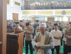 Polda Jatim Gelar Sholat Ghoib untuk Almarhum Driver Ojol Affan Kurniawan