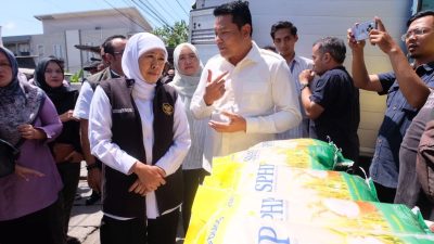 Gubernur Jawa Timur Bersama Bupati Sidoarjo Tinjau Langsung Kegiatan Pasar Murah di Sidoarjo