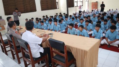 Kapolres Bondowoso laksanakan sosialisasi di sekolah, jauhi perbuatan anarkis dan tindakan melanggar hukum