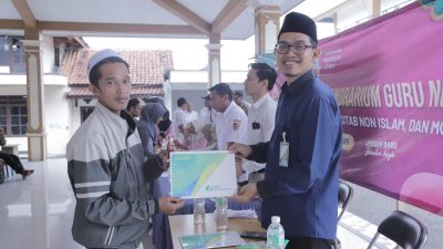 Bupati Fawait Resmi Salurkan Honorarium Guru Ngaji Tahun 2025