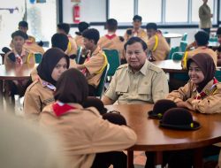 Presiden Prabowo Subianto meninjau Sekolah Rakyat Menengah Atas (SRMA) Margaguna
