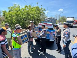 Hari Lalu Lintas Bhayangkara ke-70 Polres Situbondo Berbagi Sembako dan Rompi untuk Supeltas