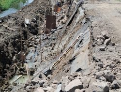 Pembangunan Plengsengan di Banjar Sugihan Surabaya,Diduga Asal-Asalan dan ppk-penyedia kongkalingkong