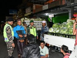 Prajurit Kodim 0822 dan Banser Hadir di Pasar Induk, Pedagang dan Warga Nyaman Saat Aktivitas Bongkar Muat