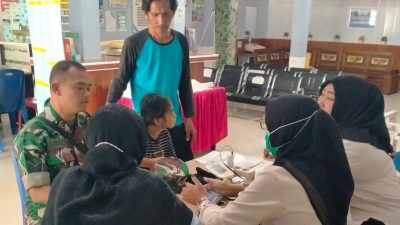 Babinsa Koramil 402-06/Tanjung Batu Dampingi Anak Sekolah Yang Mengalami Kendala Pendengaran dan Berbicara
