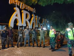 Wujud Kebersamaan, Babinsa dan Banser Menyapa Warga Lewat Patroli Malam