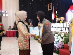 Gelar Tasyakuran Hari Jadi Polisi Wanita ke-77, Kapolda Jatim dan Ibu Asuh Polwan Beri Pesan Khusus