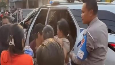 Tindakan Humanis Polantas Pengawal Gubernur Jatim Tolong Ibu Akan Melahirkan di Jalan