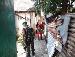 Babinsa 0822 dan Warga Badean Gelar Fogging Cegah Demam Berdarah