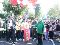 Jalan Sehat Meriahkan HUT TNI ke-80, Dandim 0822, Forkopimda Dan Ribuan Warga Bondowoso Tumpah Ruah