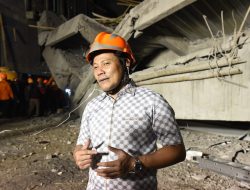 Bupati Subandi Sampaikan Duka Mendalam untuk Santri Korban Tragedi Al Khoziny dan Pastikan Proses Evakuasi Hingga Tuntas