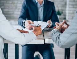 Legalitas dan Keuntungan Menggunakan Jasa Bank Garansi Profesional