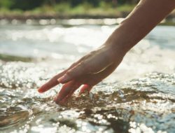 Air Bersih Menipis, Tanda Krisis Lingkungan?