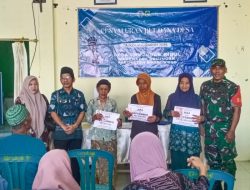 Babinsa 0822 Dampingi Penyaluran BLT-DD Tahap III di Desa Grujugan Kidul