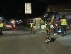 Patroli Bersama di Perbatasan, Babinsa dan Banser Hadirkan Rasa Aman untuk Warga
