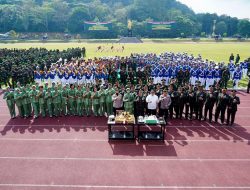 Wakil Gubernur Akmil Pimpin Jalannya Upacara HUT ke-80 TNI