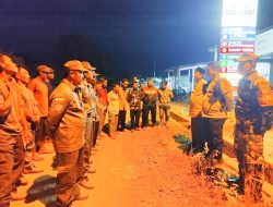 BABINSA BERSINERGI DENGAN WARGA LAKSANAKAN PATROLI SISKAMLING