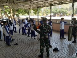 Babinsa Latih Disiplin dan Kepemimpinan Pengurus OSIS SMPN 01 Klabang