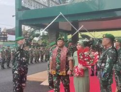 Tradisi Pedang Pora Iringi Lepas Sambut Dandim 0402/OKI-OI