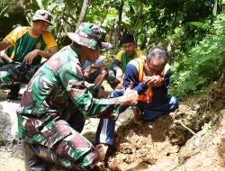 Anggota Satgas TMMD 126 Kodim 0818/Malang-Batu Tinjau dan Cek Pekerjaan Pipanisasi di Dusun Sengkaringan