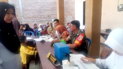 Babinsa Dampingi Posyandu ILP di Desa Leprak, Wujud Nyata Kepedulian TNI terhadap Kesehatan Masyarakat
