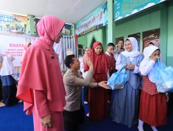 Sambut HKGB ke-73, Bhayangkari Bojonegoro Gelar Bakti Sosial di SLB Putra Harapan